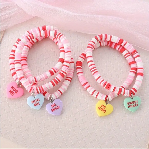 Valentine'S Day Heart-Shaped Charms That Say 'Hug Me' And 'Be Mine'. - Picture 9 of 12